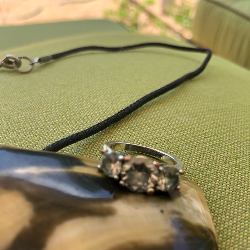 Three diamonds ring - Picture 4 of 5